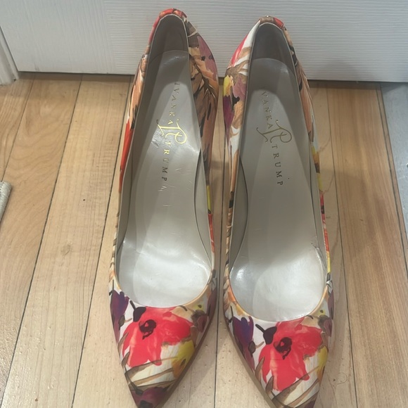 Ivanka Trump Floral shoes. - Picture 1 of 5
